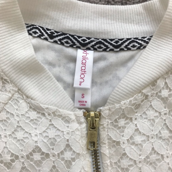 Girls-Light lace design jacket - Picture 3 of 3